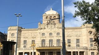 「Nybrokajen」のフェリーターミナル前