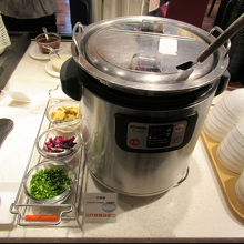 横浜らしく中華粥や点心もあります