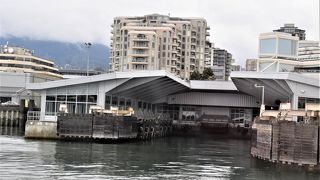 バンクーバーのダウンタウンから乗るシーバスの対岸の港