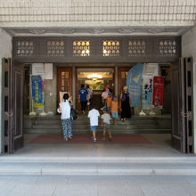 玄関を入ります