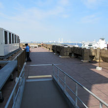 まずはエレベーターで屋上へ