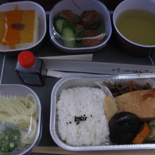 機内食はイマイチ。シンガポール航空の方が断然美味しかった。
