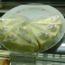 写真にはきちんと写ってませんが、シュークリームもあります。