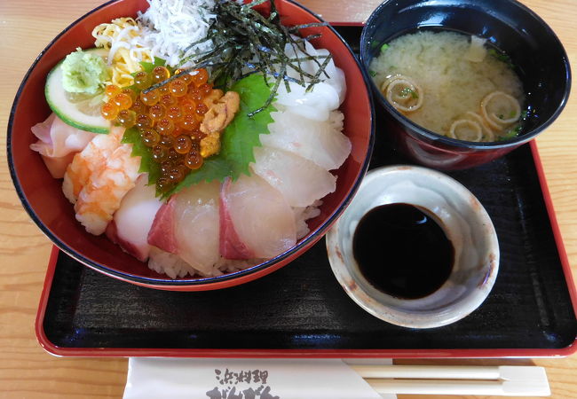 海鮮丼