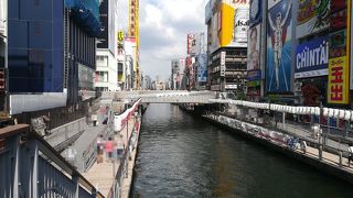 川沿いの遊歩道
