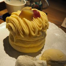 五郎島金時のモンブランパンケーキ