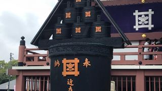 閑静な住宅街にある壮大なお寺