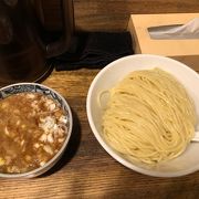 路地裏にある小さいつけ麺屋