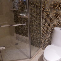 独立したシャワー、トイレ