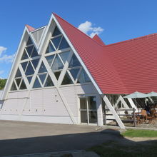 お土産があります