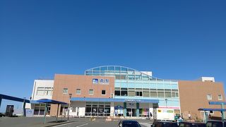 フェリー乗り場と一体の道の駅