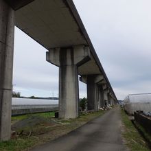 高架橋が残っています。