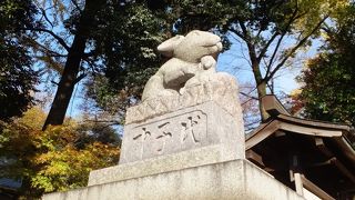 うさぎうさぎうさぎの神社。でもちょっと怖いうさぎも。