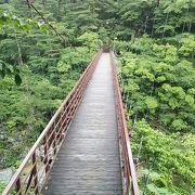 滝見公園のすぐ近くに位置する吊り橋