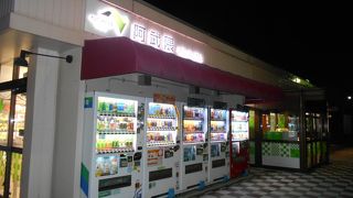 コンパクトなPAで、トイレ休憩ついでには良いが、仮眠には不適。