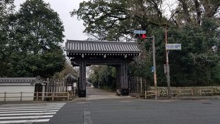 京都御苑の北側の門
