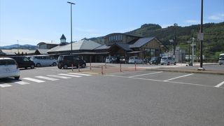 洪水被害のモニュメントあり