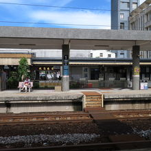 駅のプラットホーム