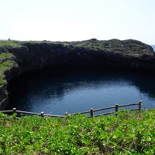 深い藍色の神秘的な池』by くりくりん｜通り池のクチコミ【フォー 