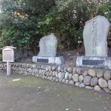 神社の中にあります。