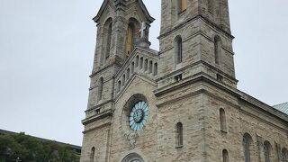 ２つの尖塔を持つ立派な教会