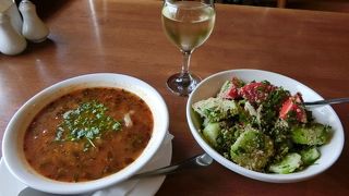 カジュアルなジョージア料理店