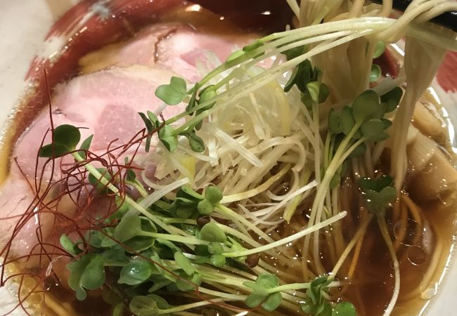 すっきり綺麗な醤油ラーメン