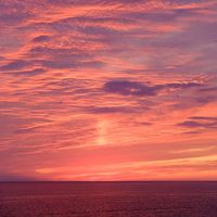 部屋付きのベランダから見たカスピ海の夕暮れ。