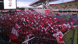 埼玉スタジアム2002 (浦和レッズのホーム) : サッカー専用、FIFAワールドカップ予選は全てここで開催♪