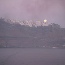 船上からみるサントリーニ島の夕景