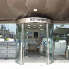 直接の正面出入口です