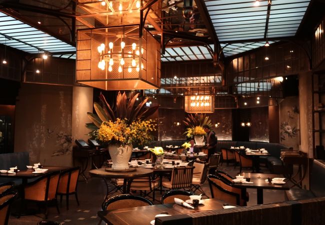 オシャレな店内で飲茶が食べられます