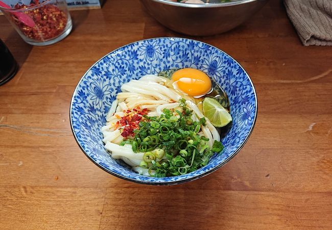 畑の中の、絶品うどん