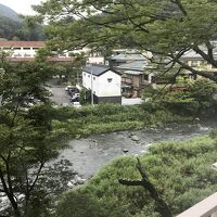 窓からは箱根の川が見えます