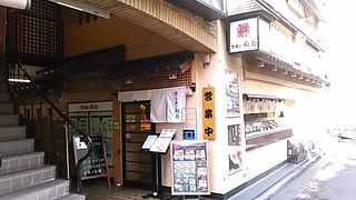 (うまい鮨勘一番町)　店内はきれいで高級感があります