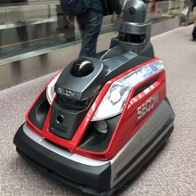 無人のパトロールカー