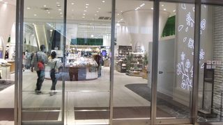 ゆっくりウィンドウショッピングが楽しめる