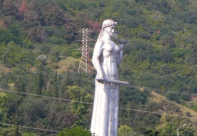 グルジアの母の像