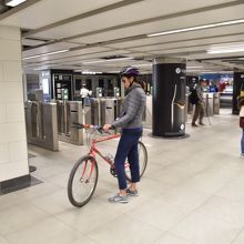 地下鉄には自転車も持ち込める