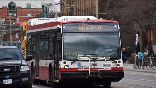 路面電車との違い、タイヤか車輪かで分かる