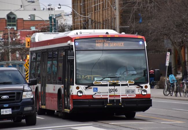 路面電車との違い、タイヤか車輪かで分かる