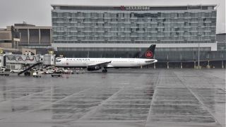 Calgary Airport Marriott In-Terminal Hotel