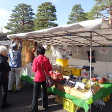 高山陣屋での朝市