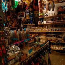 沢山のマウイ島の工芸品土産を扱っているお店
