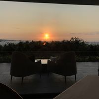 夕食のレストランから見た夕陽