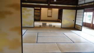 広々とした豪邸