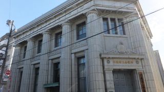 石造りの重厚な建物