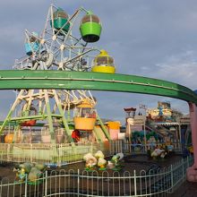 屋上に遊園地が。