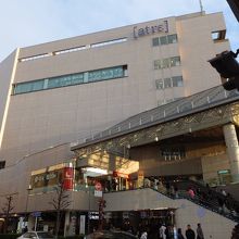 駅前百貨店です。