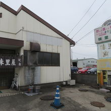 スバルの前にあります